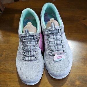 Skechers Relaxed Fit L Sneakers with Mint Highlights